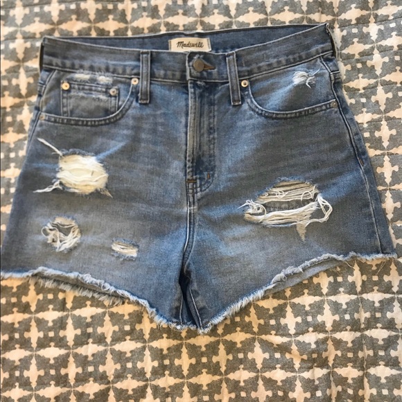 Madewell Pants - Maxwell high rise jean shorts. Size 26.